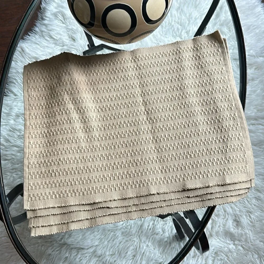 Pier 1 (4) Tan Textured Rectangular Placemats - Picture 2 of 4